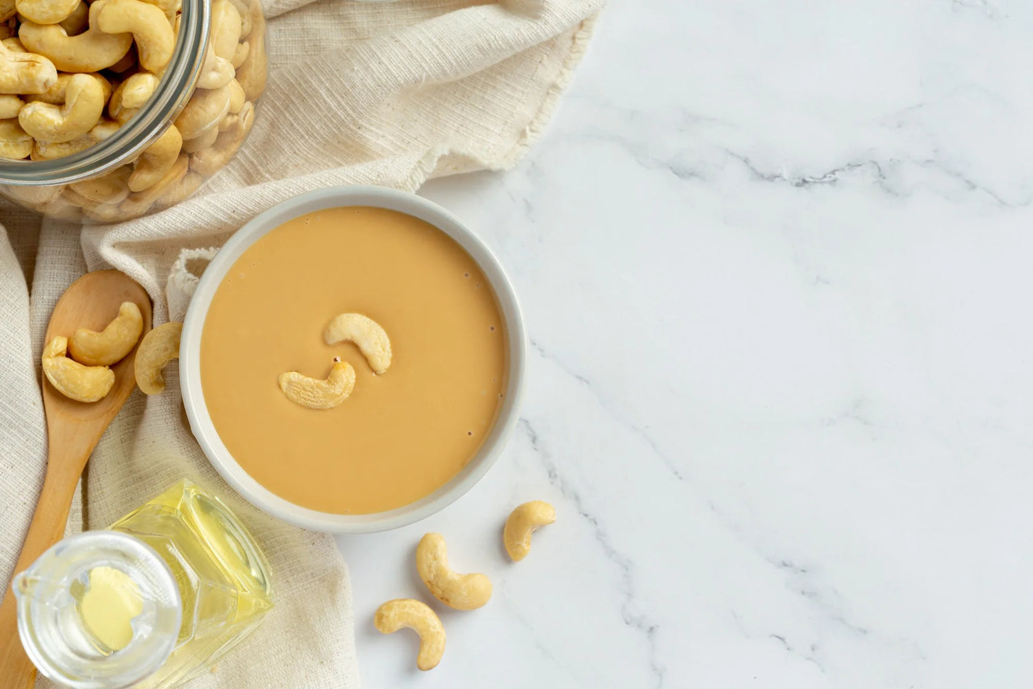 Gelbe Erbsen Fusilli mit cremiger Cashew-Käse-Sauce