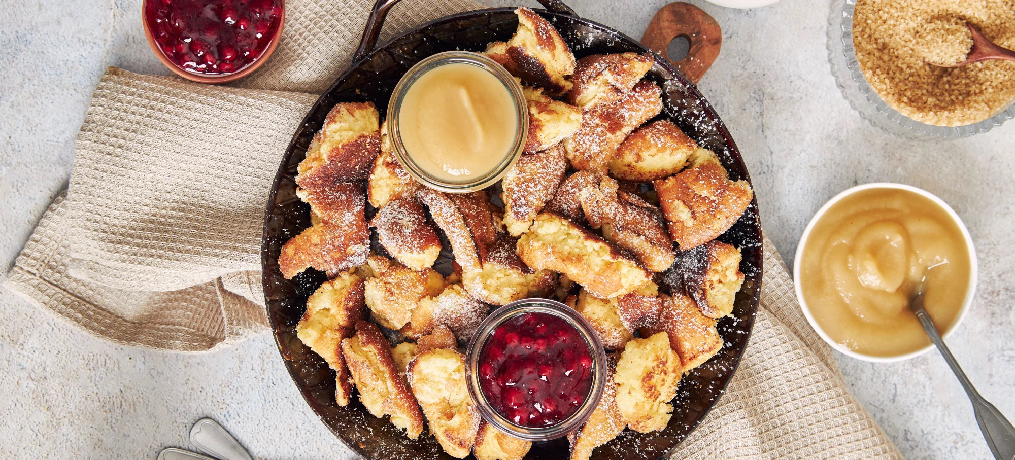 Kaiserschmarrn mit Apfelmus und Marmelade