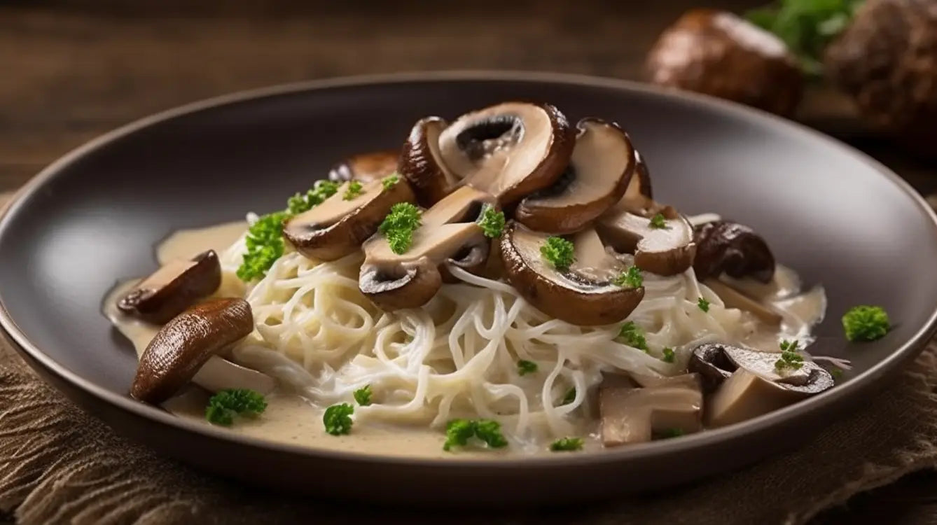Konjak-Nudeln in cremiger Parmesan-Champignon-Sauce