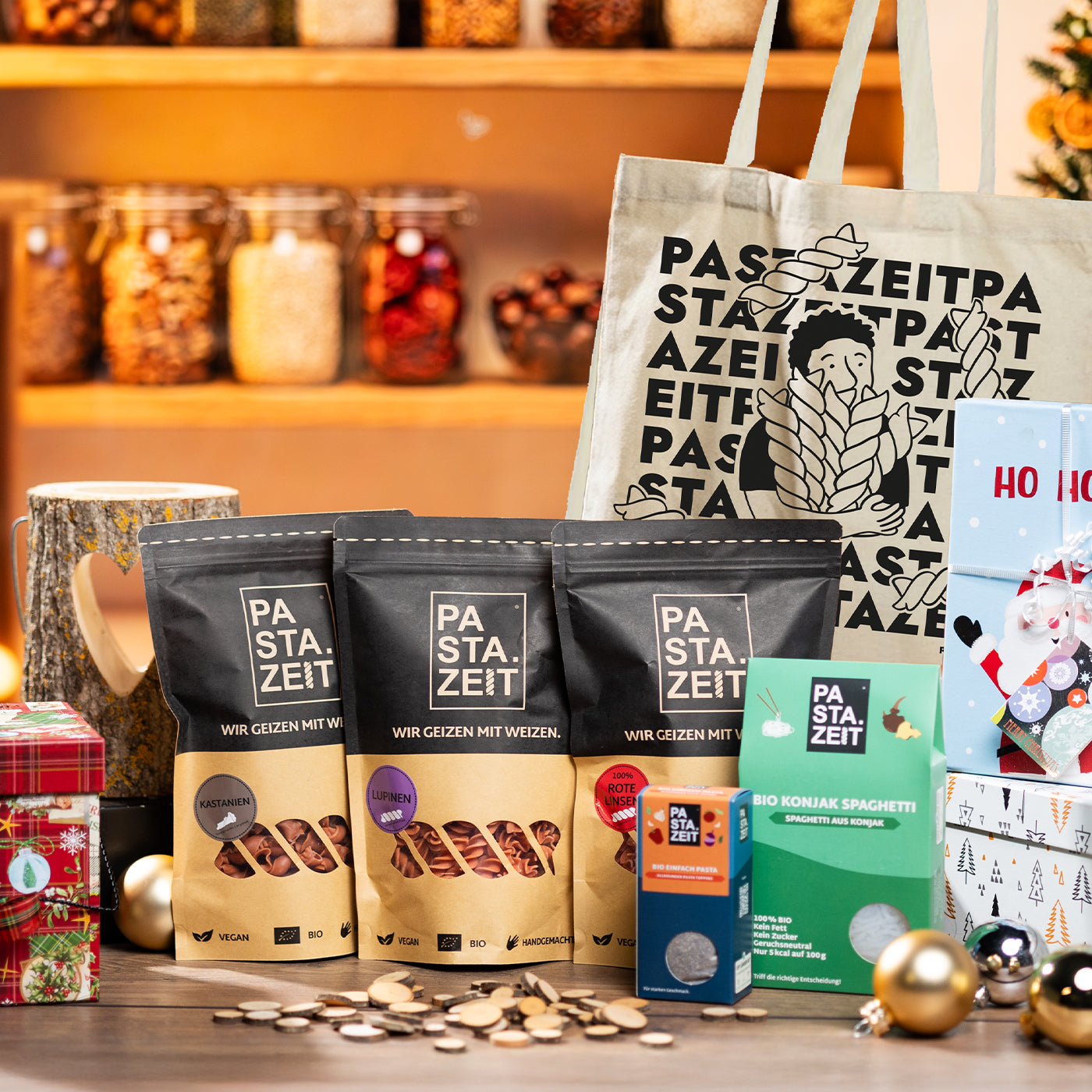 Unsere weizenfreie Bio Geschenkbox Specials in weihnachtlicher Küchenszene