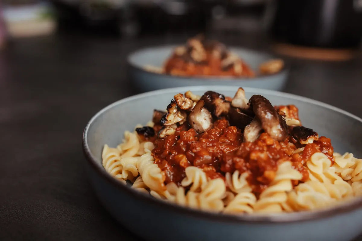 Bio Fusilli aus Hülsenfrüchten mit Tomaten-Pilz-Sauce